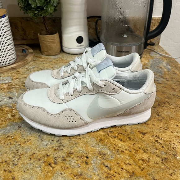 Nike MD Valiant size 6.5 - Picture 3 of 8